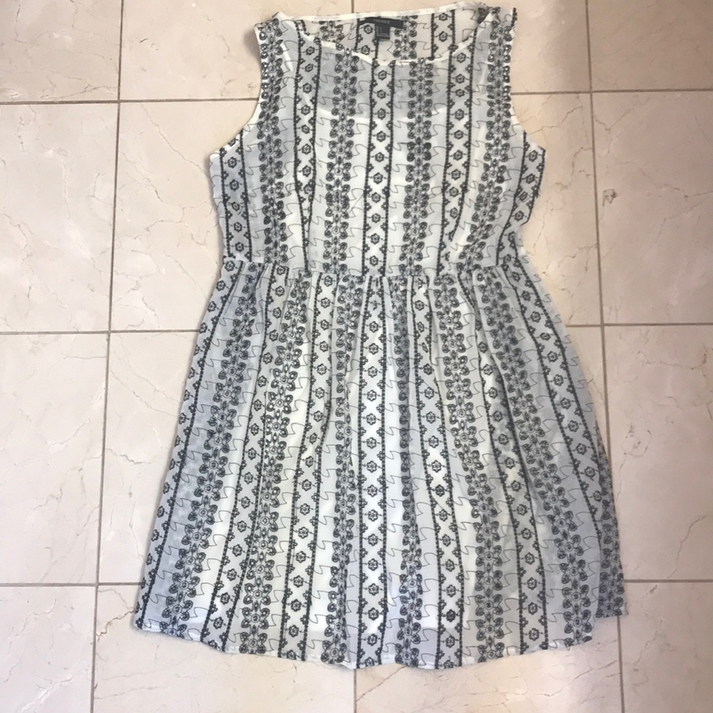 Forever 21 white dress with black detailing